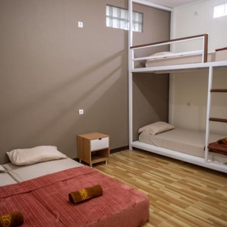 Hotel Zenrra House Bandung Esterno foto