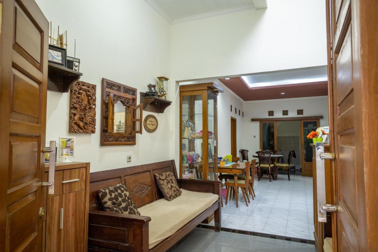 Hotel Zenrra House Bandung Esterno foto