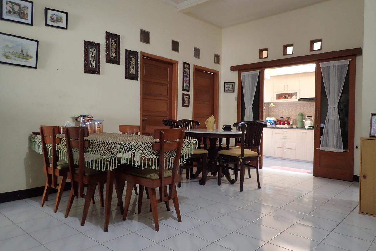 Hotel Zenrra House Bandung Esterno foto