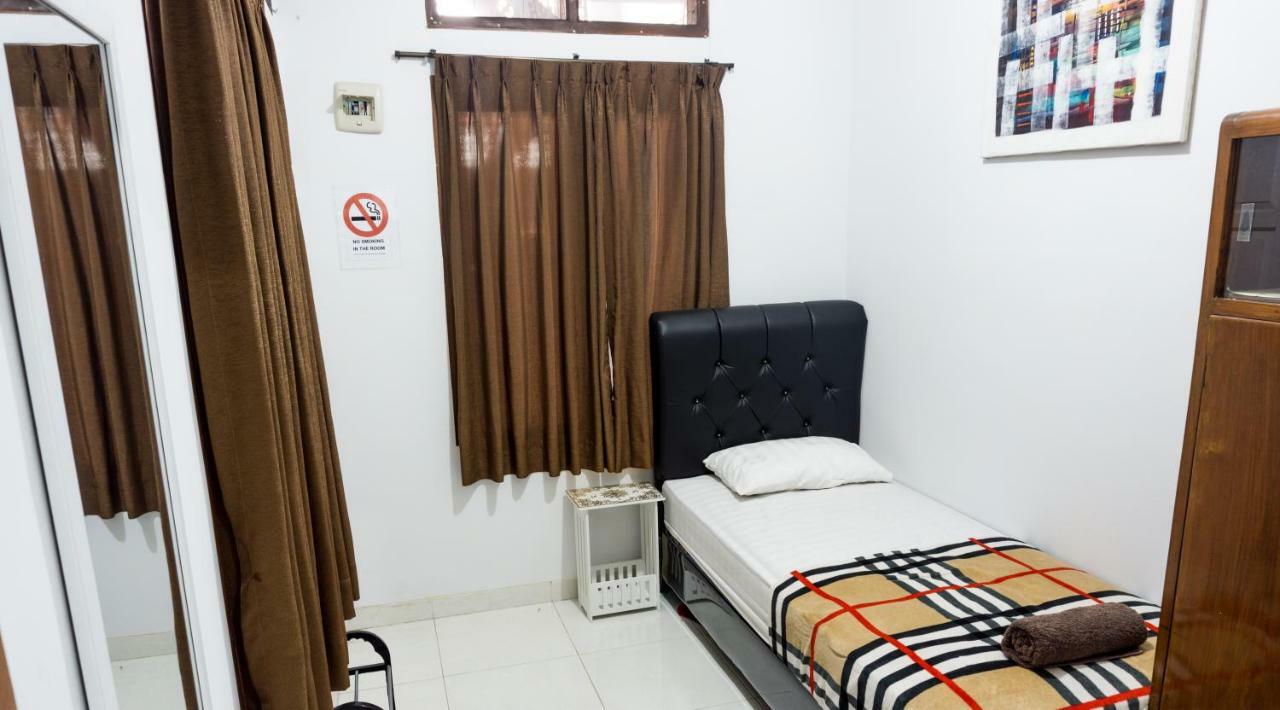 Hotel Zenrra House Bandung Esterno foto