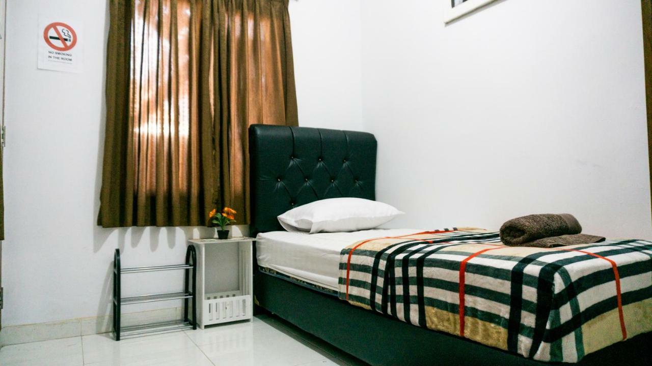 Hotel Zenrra House Bandung Esterno foto